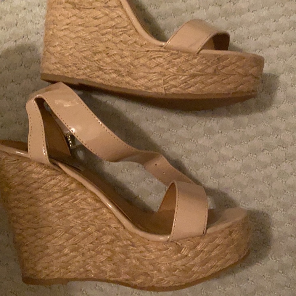 Steve Madden hamptin nude patent leather wedge 8
